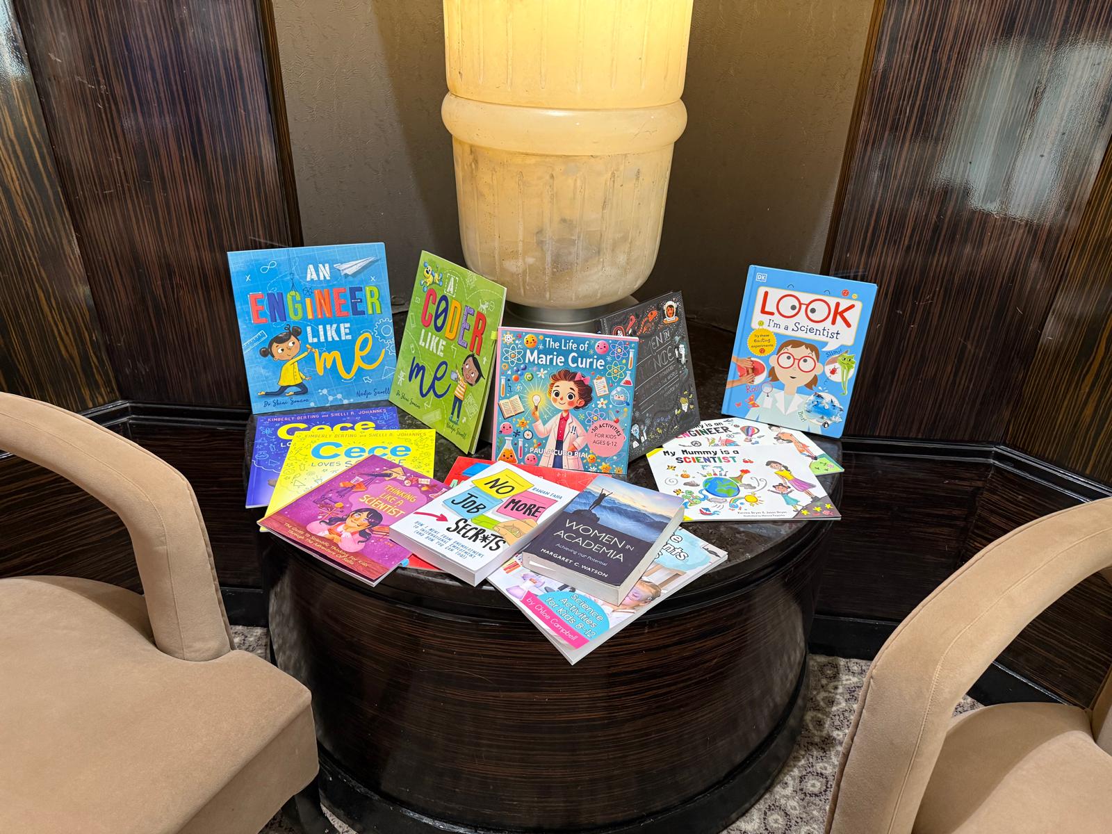 Libros para atraer a niñas de 3 a 12 años al mundo de la ciencia, 22 de marzo de 2026, El Cairo, Egipto. Foto: Dra. Diana Contreras.